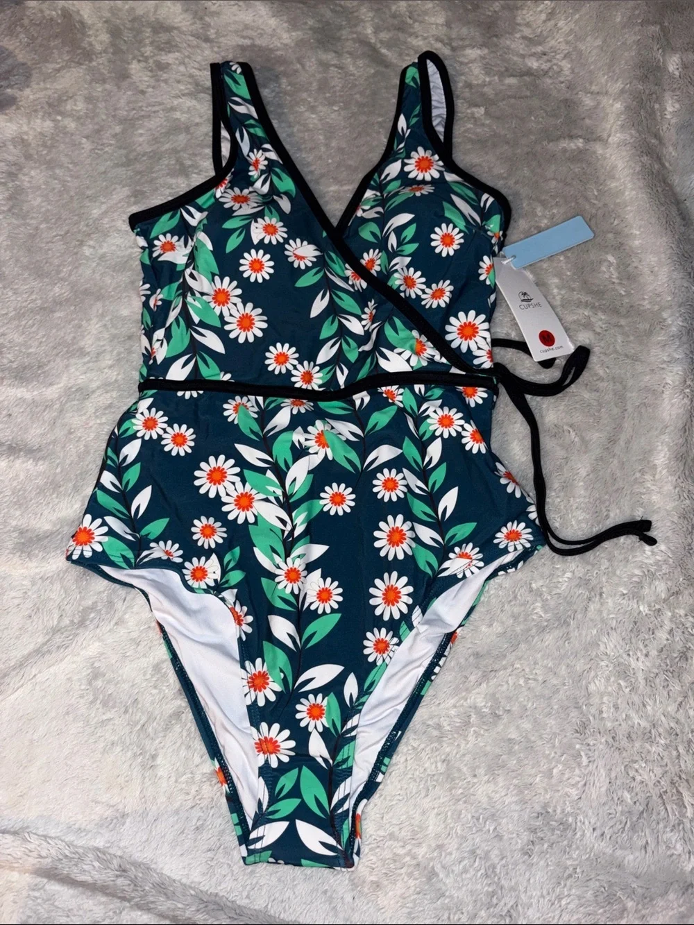 Cupshe Navy Floral One-Piece Swimsuit with White Daisy Print
